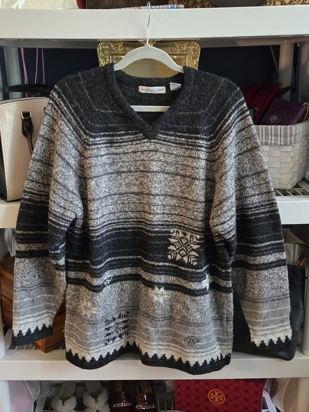 Vintage Cozy Gray 100% Wool V-Neck Sweater with Snowflake Motif